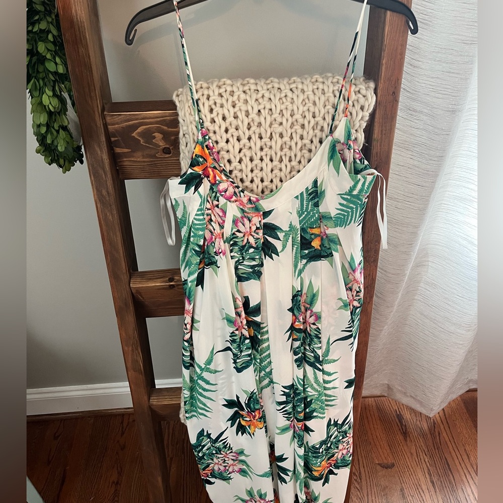Red Dress Boutique adorable tropical maxi